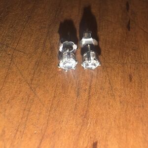 14k White Gold Pair Of White Zirconia Stud Classy Earrings